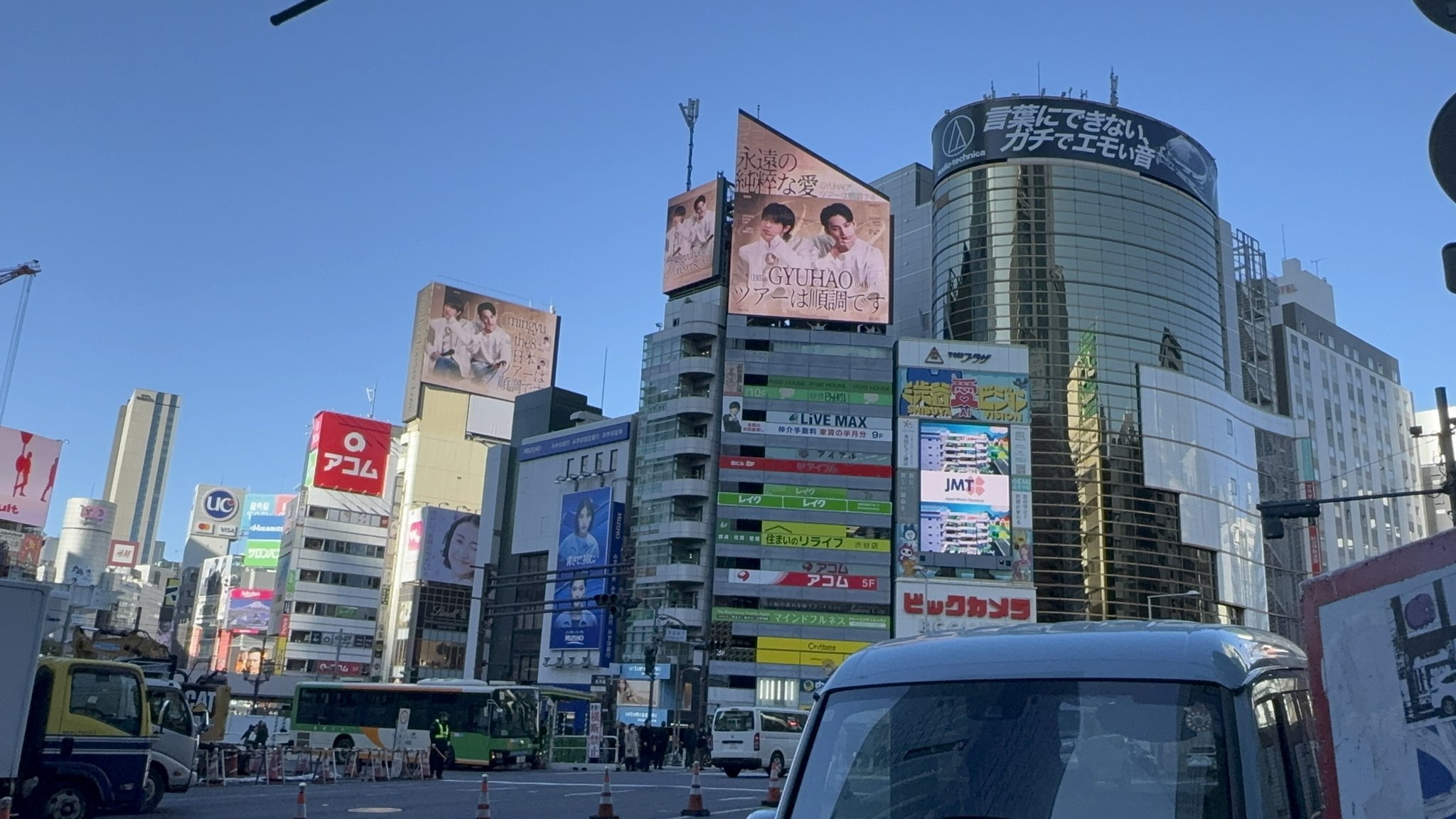 渋谷シンクロ7に掲出された応援広告の事例