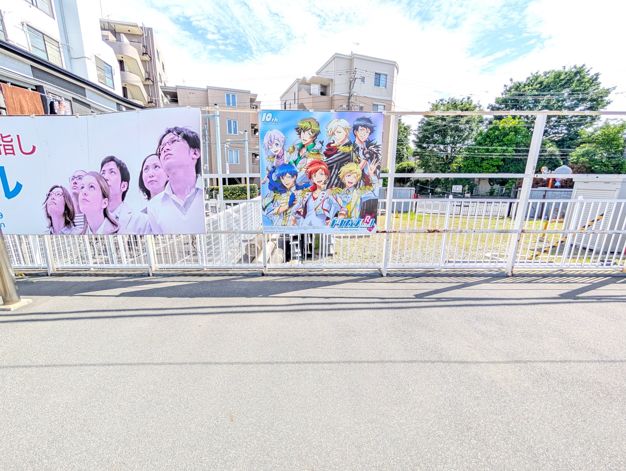 西武新宿線に掲出された応援広告の事例